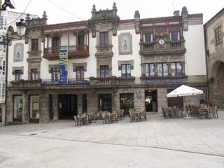 Vista de la fachada principal del Centro Internacional de la Estampa Contemporánea de Betanzos (CIEC)