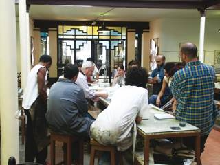 Jesús Núñez impartiendo un curso en el Primer Master de Grabado en el CIEC de Betanzos.